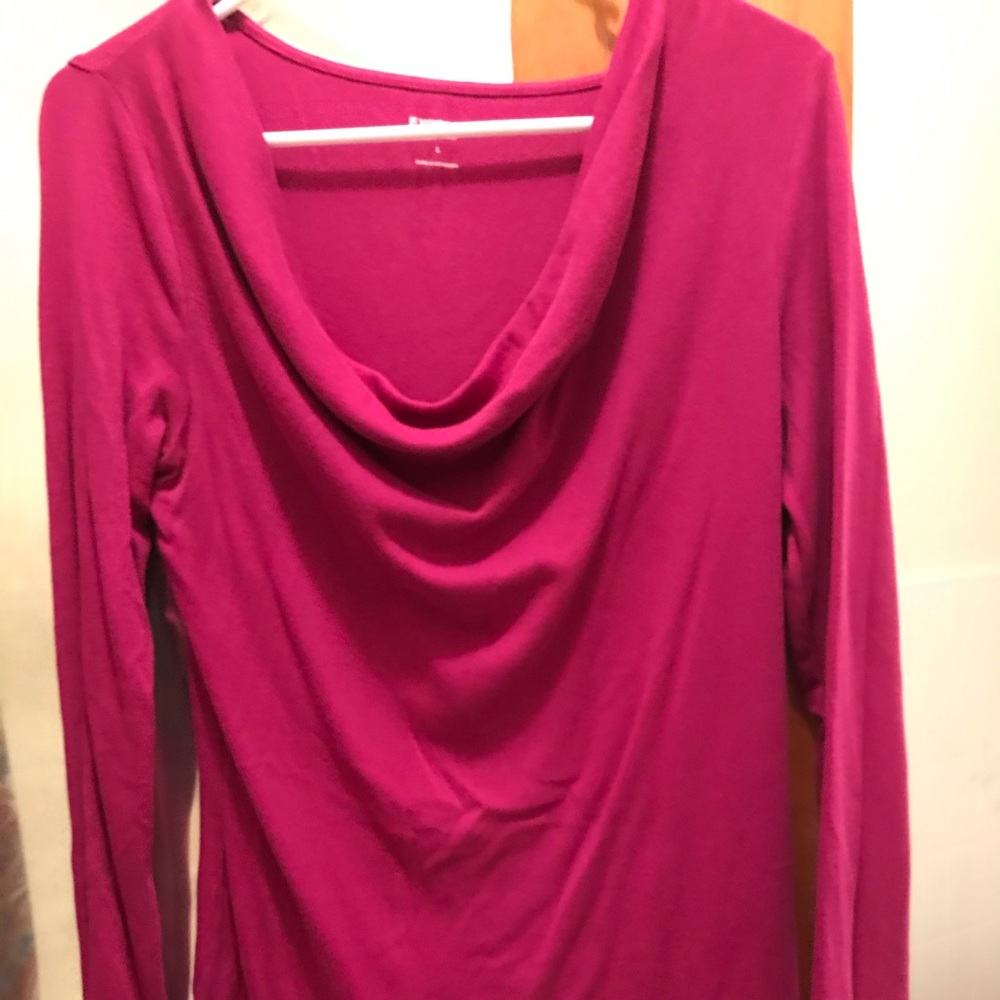 Pink long sleeve scoop neck shirt
